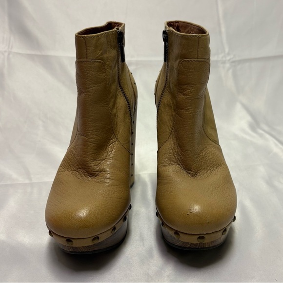 Lucky Brand Terrace Studded Boots 70's Inspired Natural Wood Clog Women’s 7.5 - Picture 2 of 12